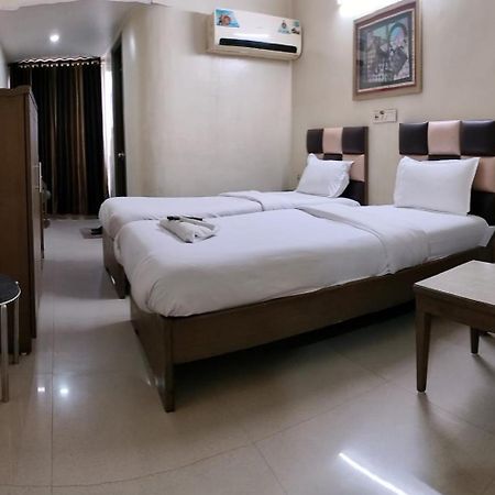 Hotel Zenith Surat Luaran gambar