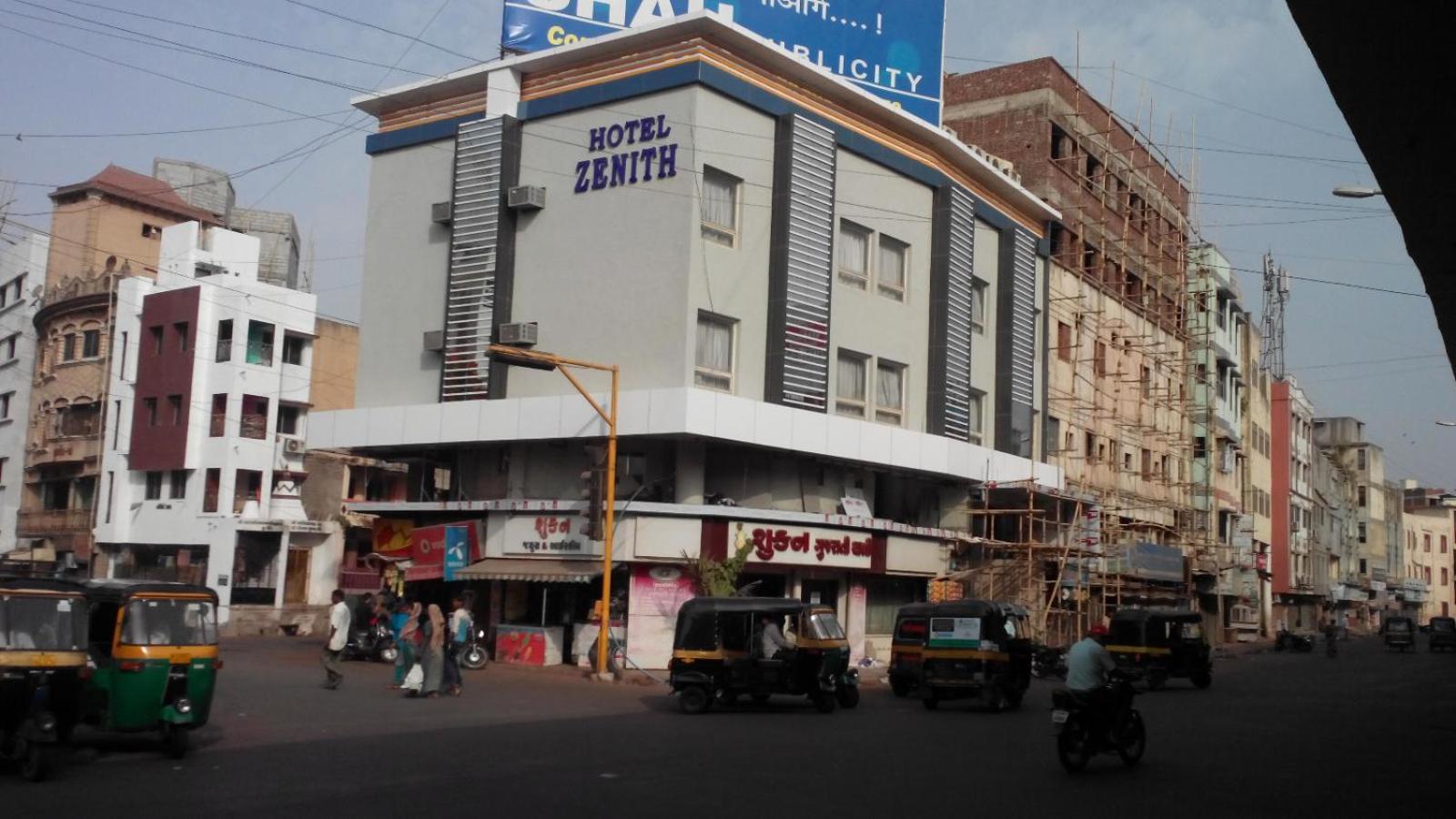 Hotel Zenith Surat Luaran gambar